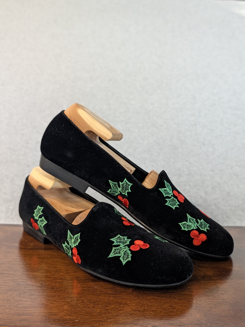 Vintage 90s Mootsies Tootsies Black Velvet Flats Mistletoe Holiday Embroidered 9